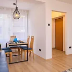 Bacci Central 2-Bedroom Apartment By Litto