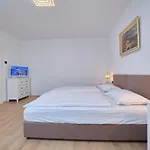 Bacci Central 2-Bedroom Apartment By Litto