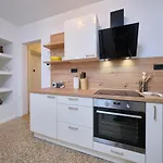 Bacci Central 2-Bedroom Apartment By Litto